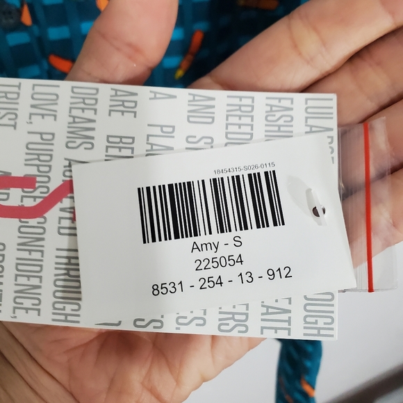 SALE 4/$30 LuLaRoe Amy Checkered Lipstick Top - Picture 5 of 7